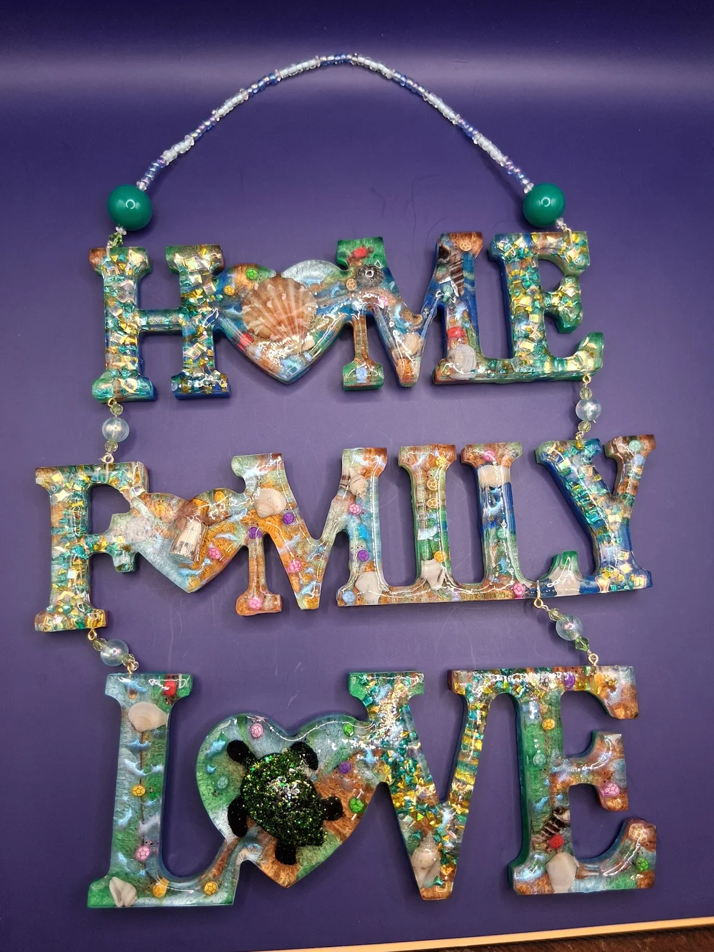 HOME FAMILY LOVE Resin Hanging Wall Art - Multicolor